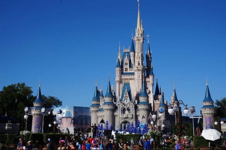 Disney começa a preparar a reabertura dos parques